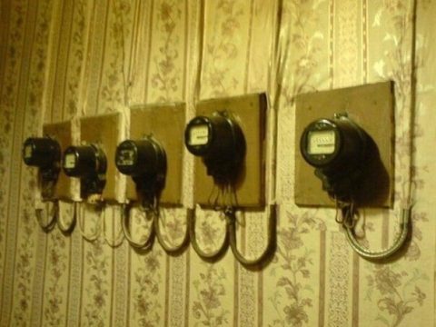 Комнатные счётчики электроэнергии в коммуналках окажутся бесполезны, если их не установят все собственники.